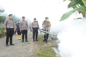 Antisipasi Penyebaran DBD, Polres Mojokerto Bersama Forkopimda Laksanakan Fogging Serentak