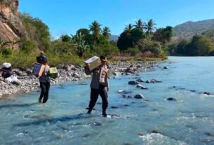 Menembus Jalan Terjal, Polri Hadir Membawa Harapan: Kapolres Nagekeo Salurkan Bantuan Kapolda NTT untuk Warga Terdampak Gempa