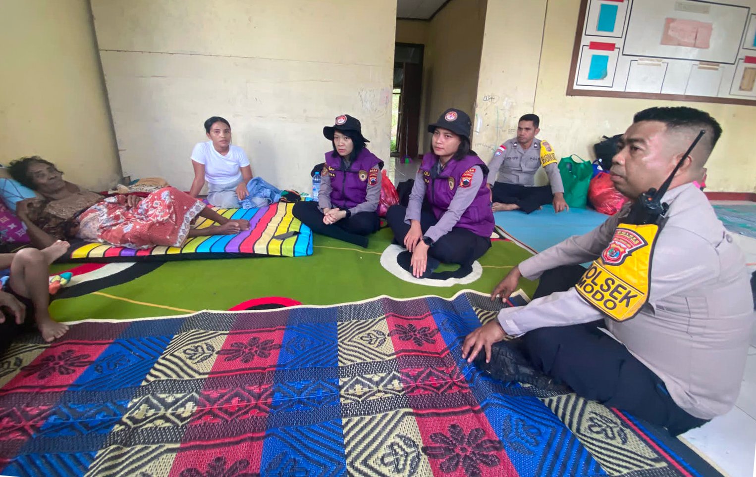 Polri Berikan Konseling dan Trauma Healing bagi Korban Gempa di Manggarai Barat