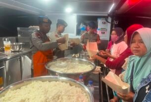 Brimob Polda Jatim Kerahkan Randurlap dan Water Treatment Pasok Makanan dan Air Bersih Pengungsi NTT