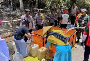 Sinergi Lintas Instansi, Polres Ponorogo Salurkan Bantuan Air Bersih untuk Warga Desa Tumpuk
